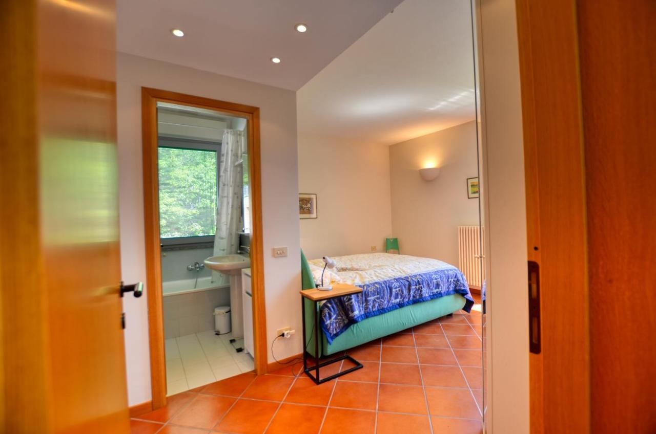 2-Bedroom Lakeview Apartment Bella Gaeta San Siro  Bagian luar foto
