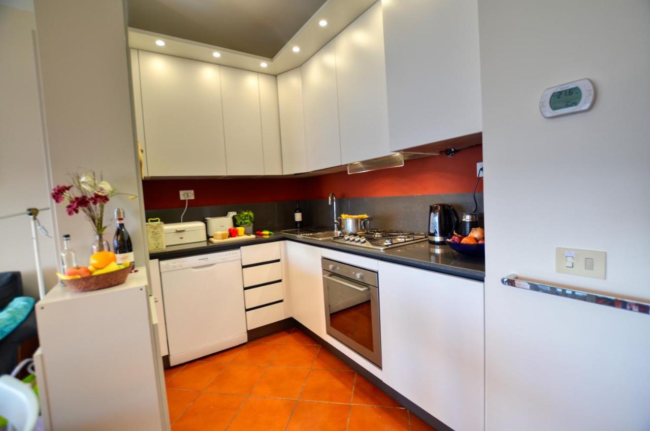 2-Bedroom Lakeview Apartment Bella Gaeta San Siro  Bagian luar foto