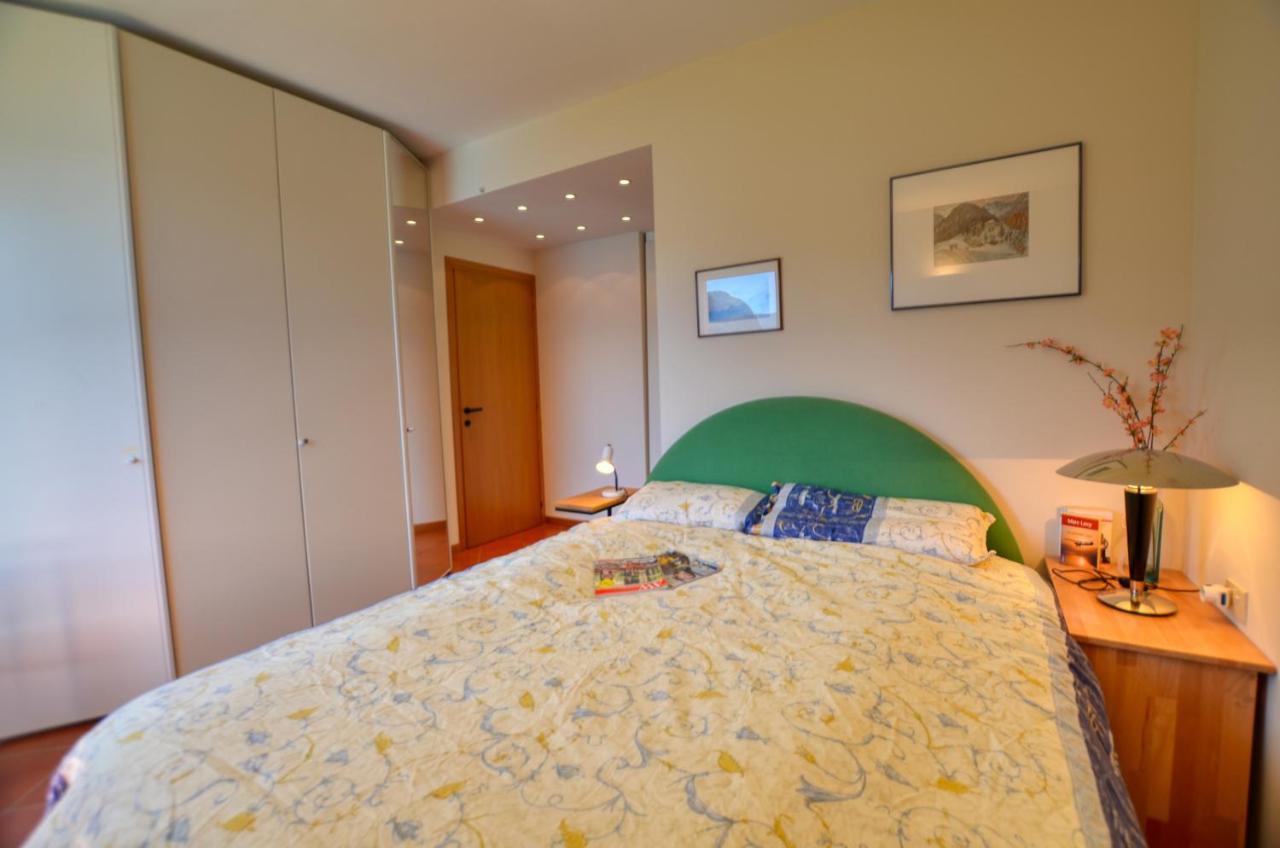 2-Bedroom Lakeview Apartment Bella Gaeta San Siro  Bagian luar foto
