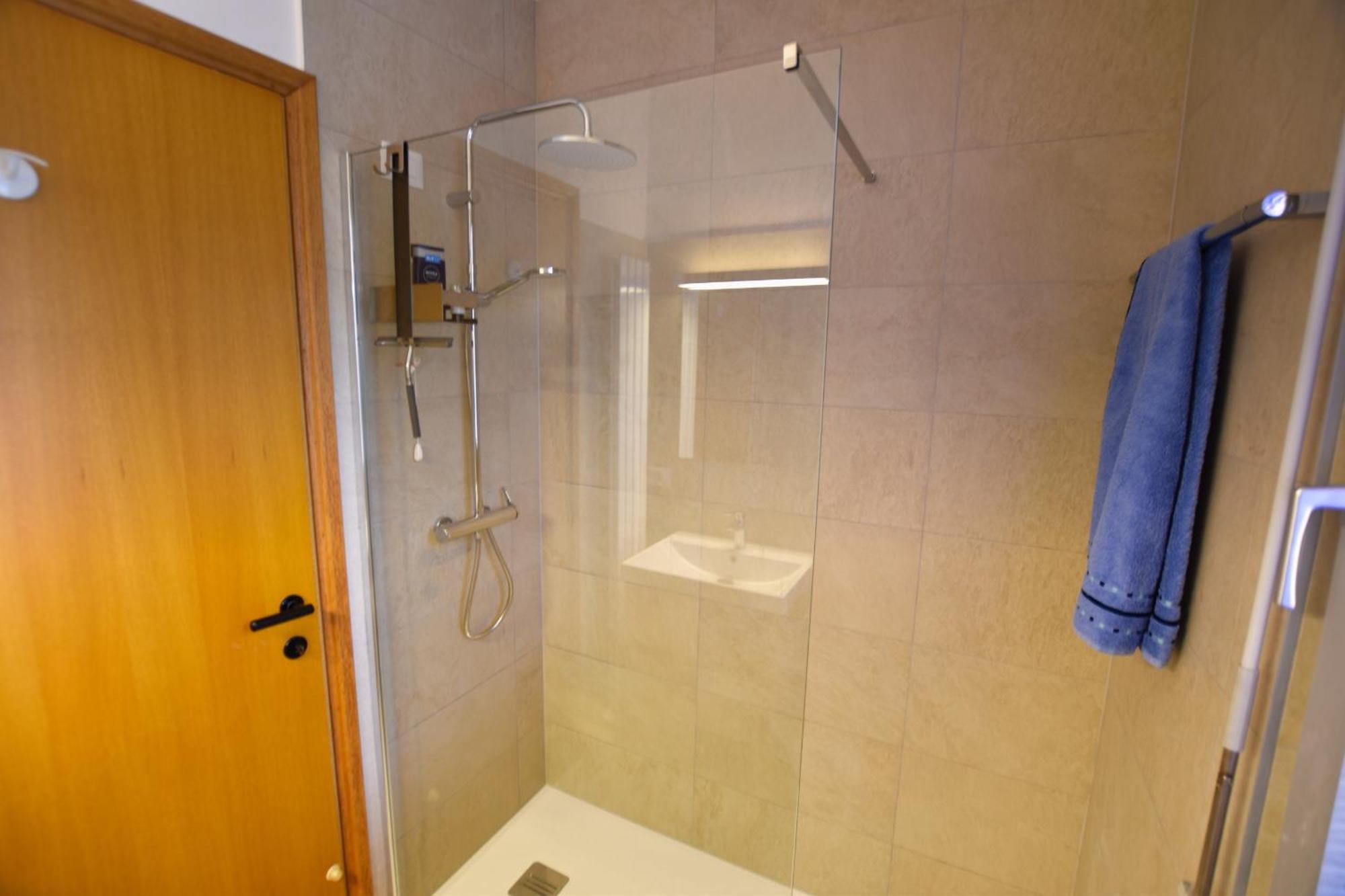 2-Bedroom Lakeview Apartment Bella Gaeta San Siro  Bagian luar foto